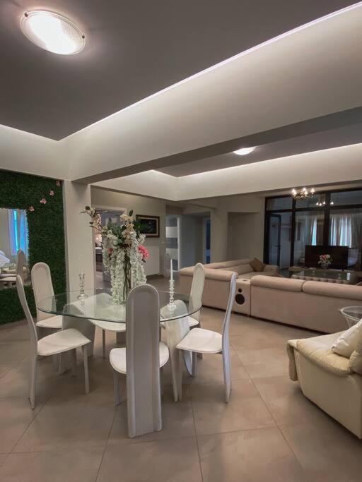 Λabirinthia Daire Atina Dış mekan fotoğraf
